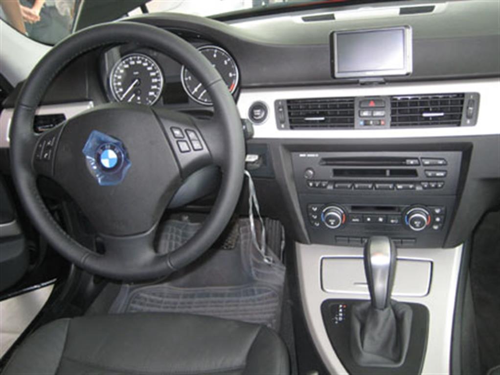 BMW 3 Series 320i model 2010