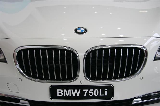 Ảnh BMW 7 Series 750Li 2015