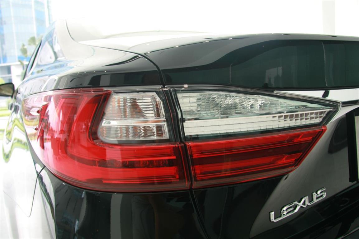 Lexus ES 350 model 2016