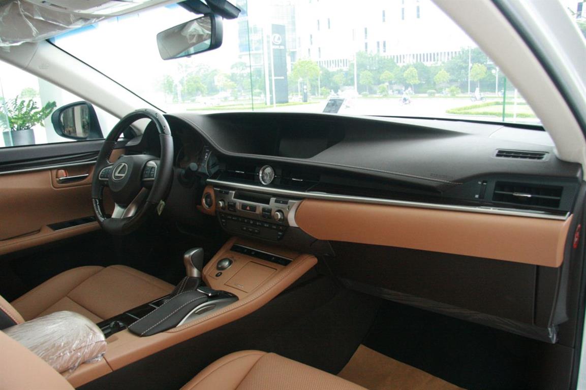 Lexus ES 250 model 2016