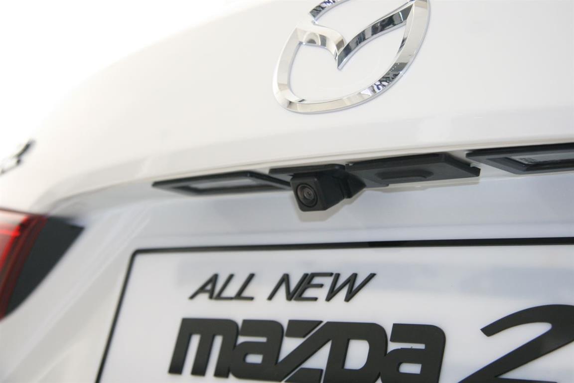 Mazda 2 sedan 2015