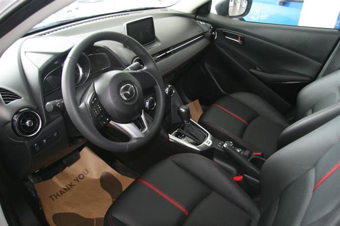 Ảnh Mazda 2 sedan 2015