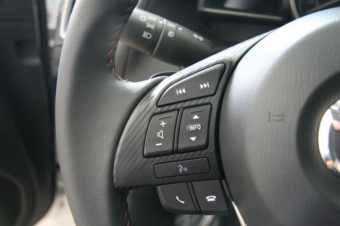 Mazda 3 1.5 hatchback 2015