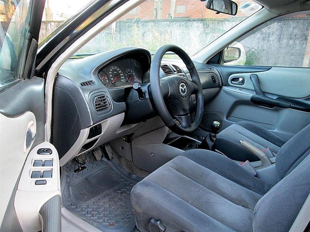 Mazda 323 2004
