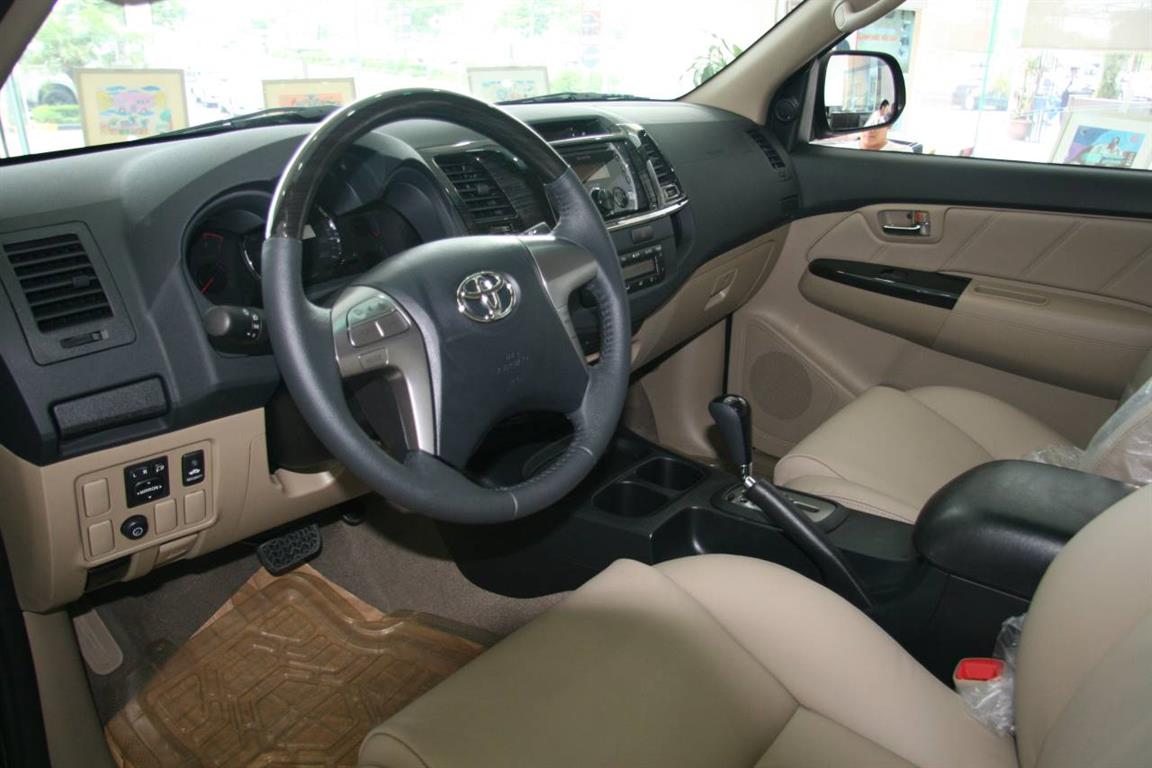 Toyota Fortuner 2.7V 4x2 2015