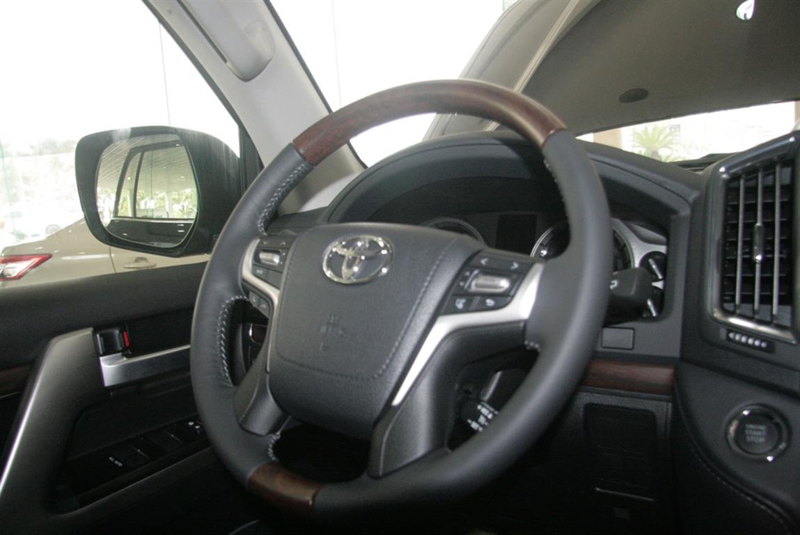 Toyota Land Cruiser VX 2017