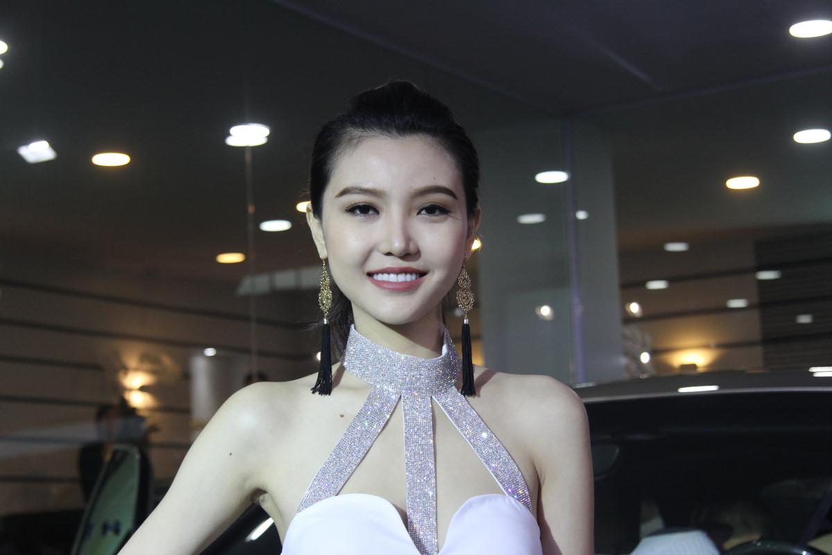 Người mẫu Việt khoe sắc tại Vietnam Motor Show 2015 48