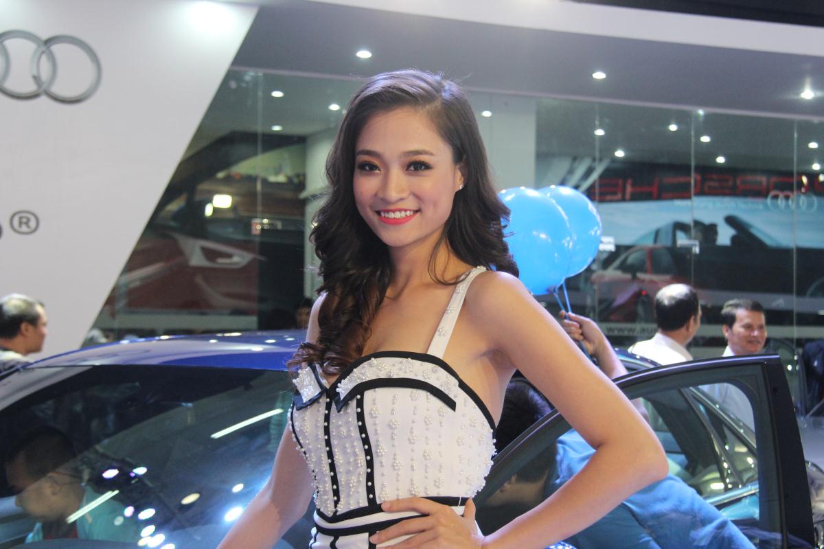Người mẫu Việt khoe sắc tại Vietnam Motor Show 2015 63